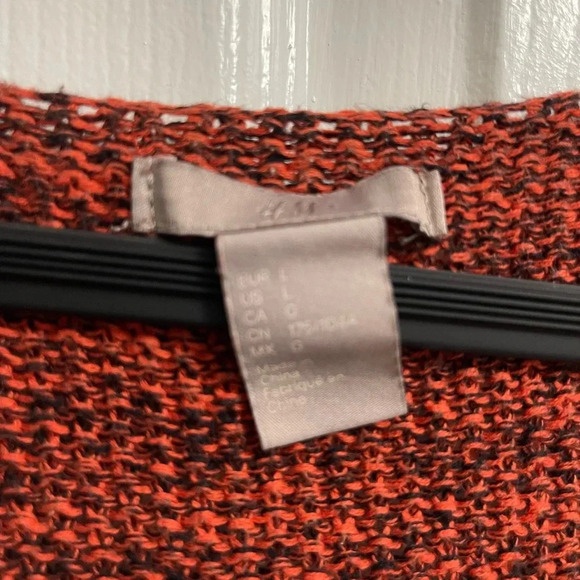 H&M Large Oversized V Neck Sweater in Black and Burnt Orange. Size Large. Baggy. - Picture 4 of 4